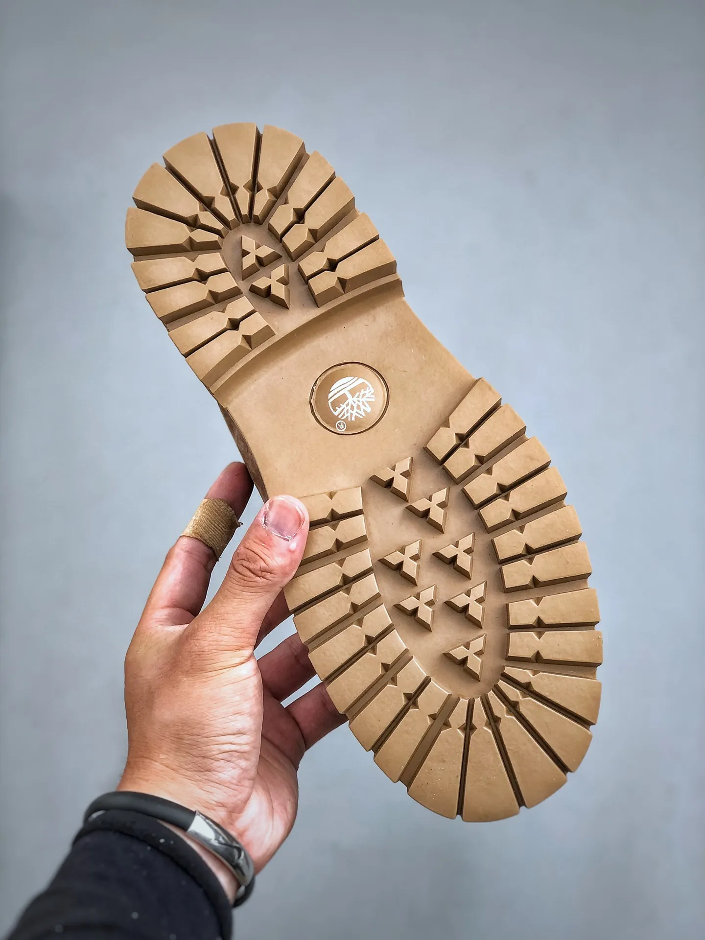 Local self-pickup💰560 supports store release. New goods🚀#Timberland Timberland/Timberland classic outdoor casual rhubarb boots series. Guangdong factory quality. Original box and original packaging. The fabric is made of Italian 🇮🇹 top-grade frosted fine-grained cowhide. It is paired with anti-odor and anti-corrosion genuine leather latex insoles to give you a perfect wearing experience. The quality is exquisite and durable. A must-have for sportsmen. Specializes in not looking handsome. High-quality and first-class foot feel. Size: 39 -44 (leather shoe size)